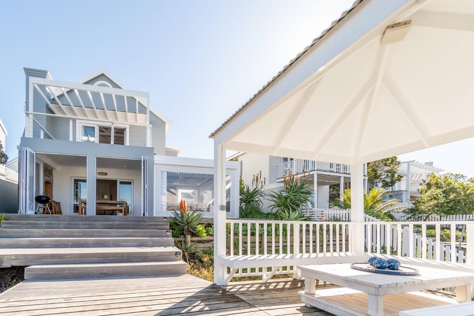 Property building, Patio, Balcony/Terrace