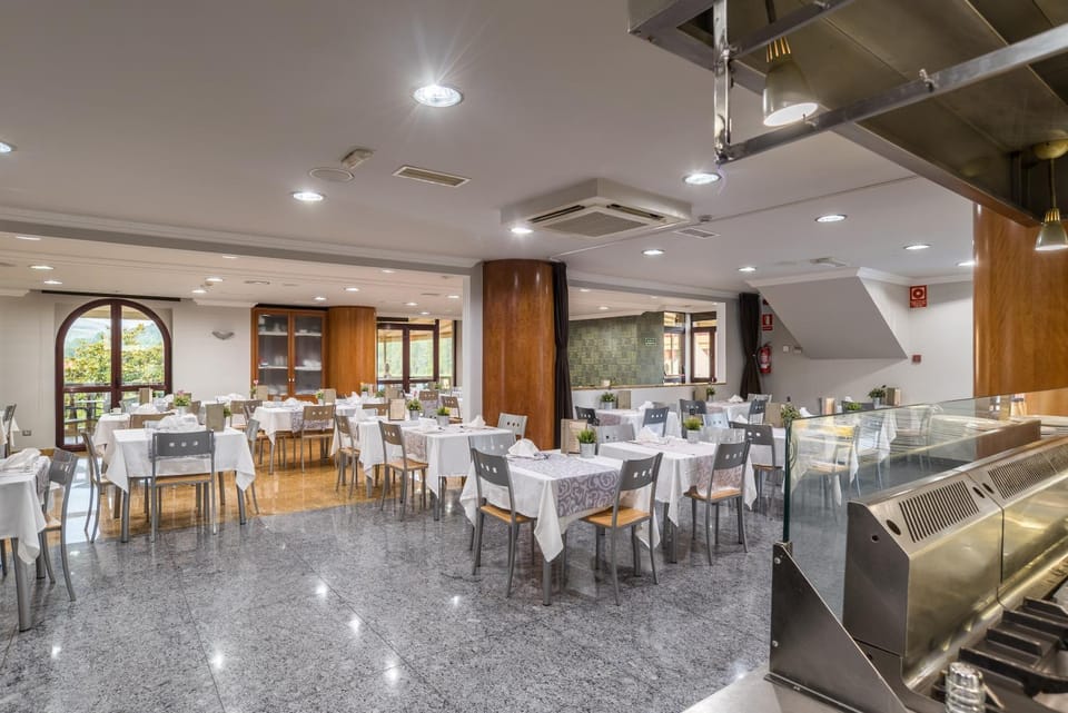 Restaurant/places to eat, Breakfast, Buffet breakfast