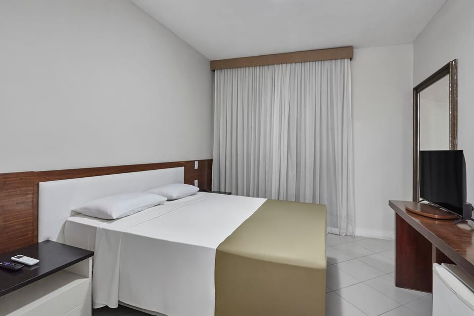Bed, TV and multimedia, Bedroom