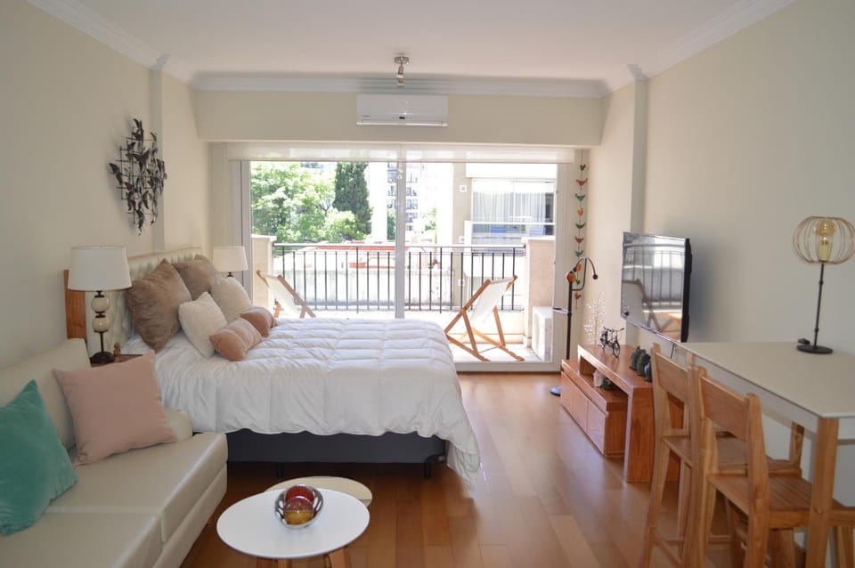 Bed, Living room, Photo of the whole room, air conditioner