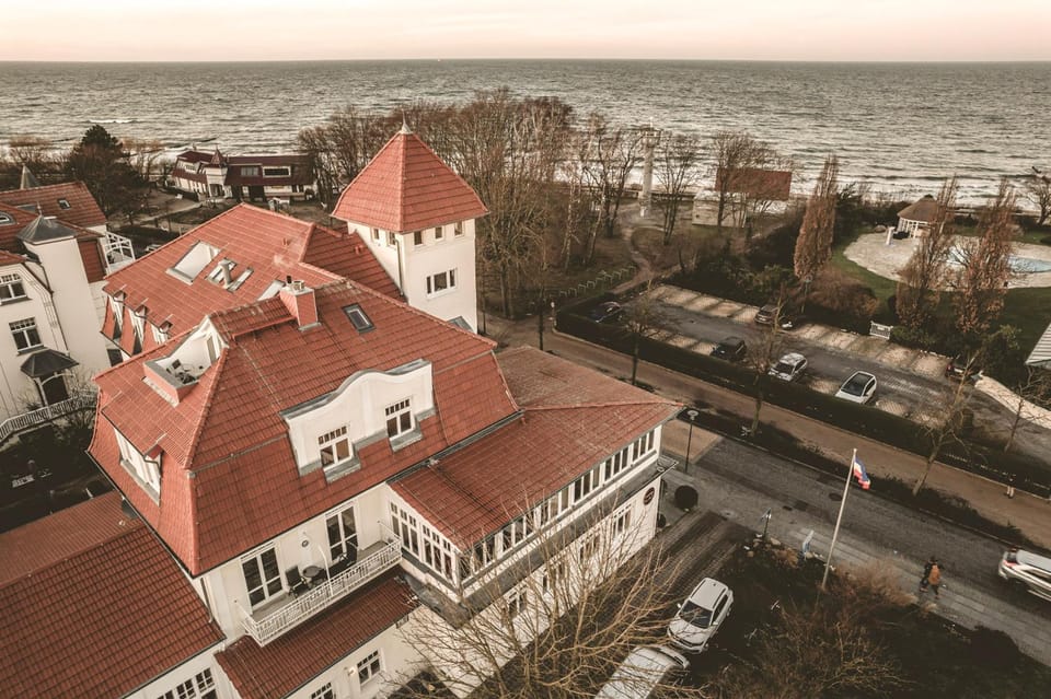 Property building, Sea view, Location