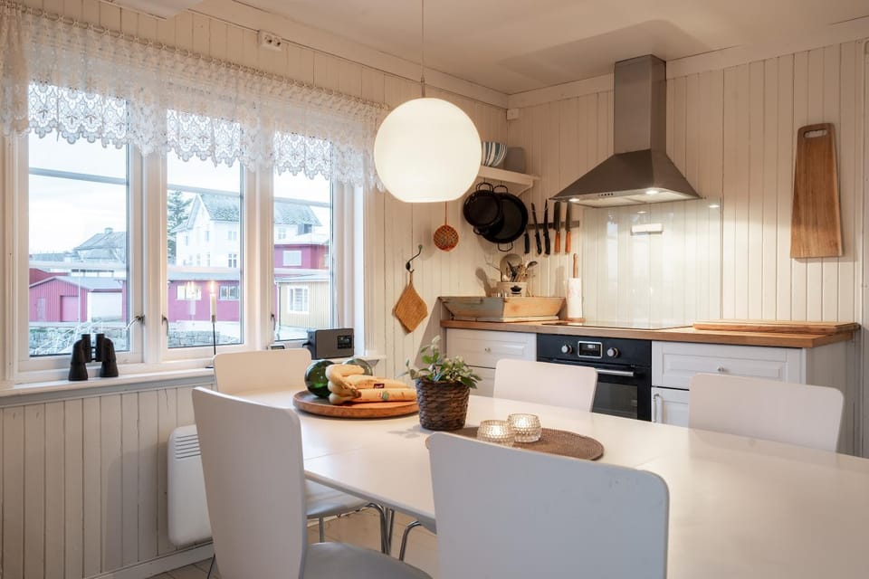 Kitchen or kitchenette, pet friendly, stove