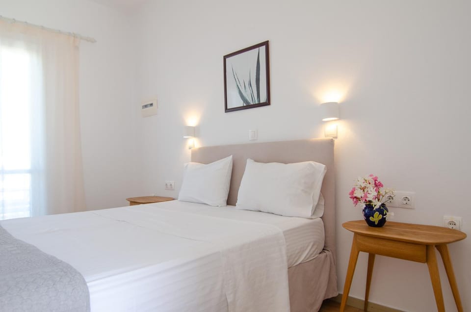 Property building, Bed, Bedroom