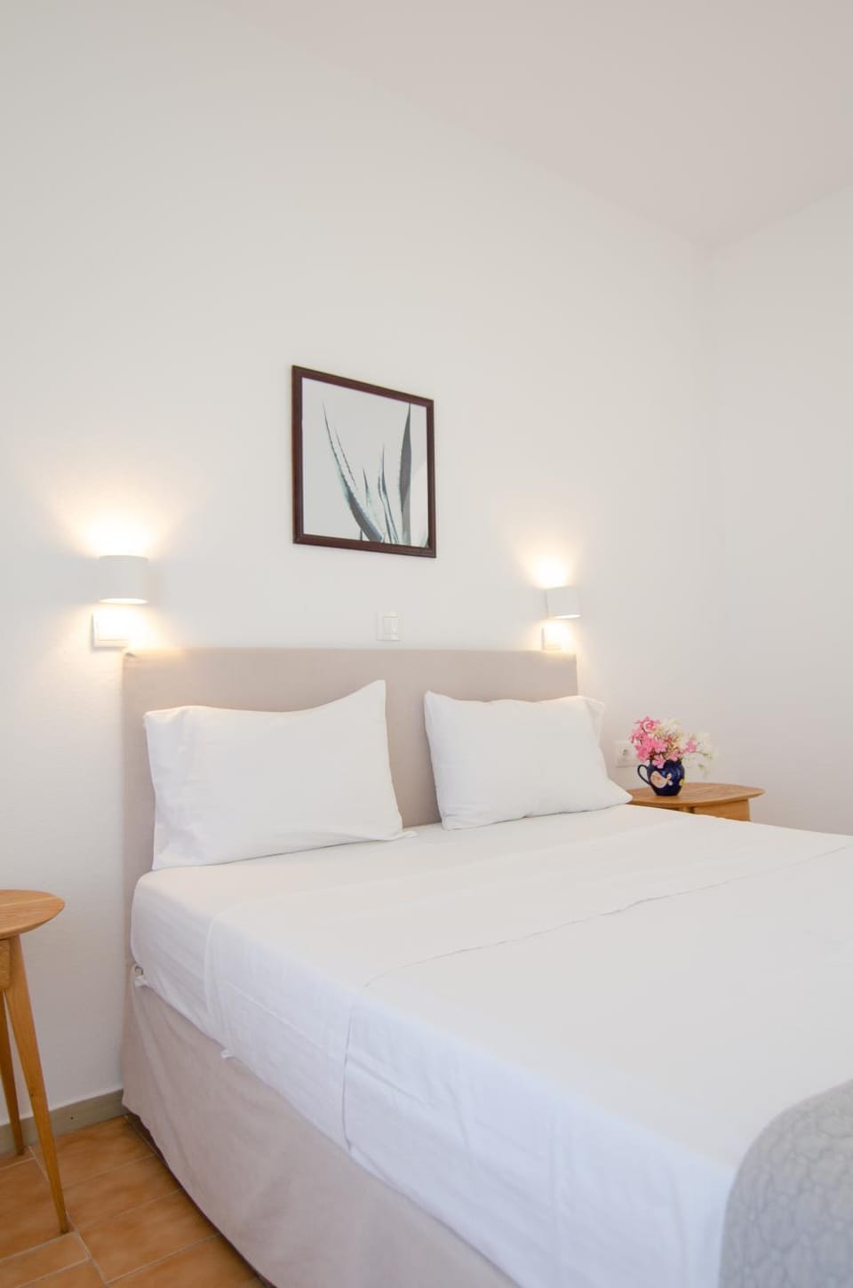 Property building, Bed, Bedroom