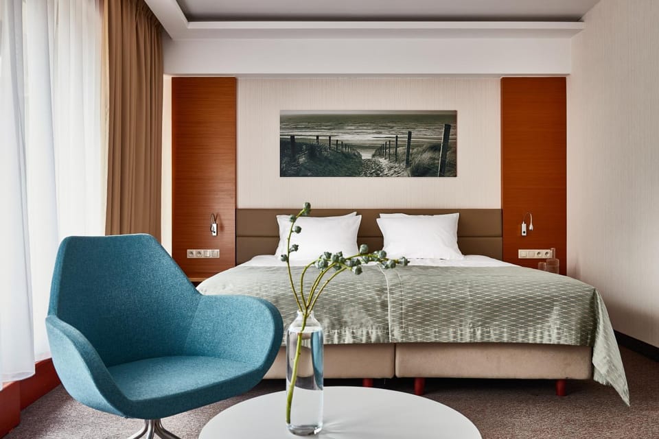 Bed, TV and multimedia, Living room, Bedroom