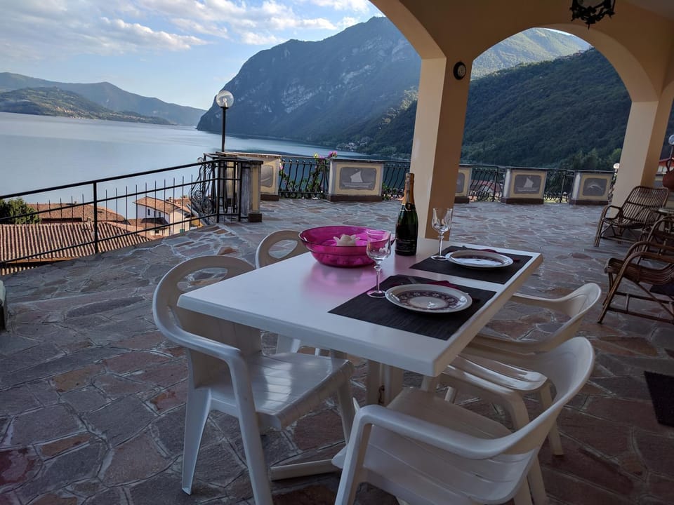 Patio, View (from property/room), Balcony/Terrace, Balcony/Terrace, Seating area, Lake view, Lake view, Mountain view