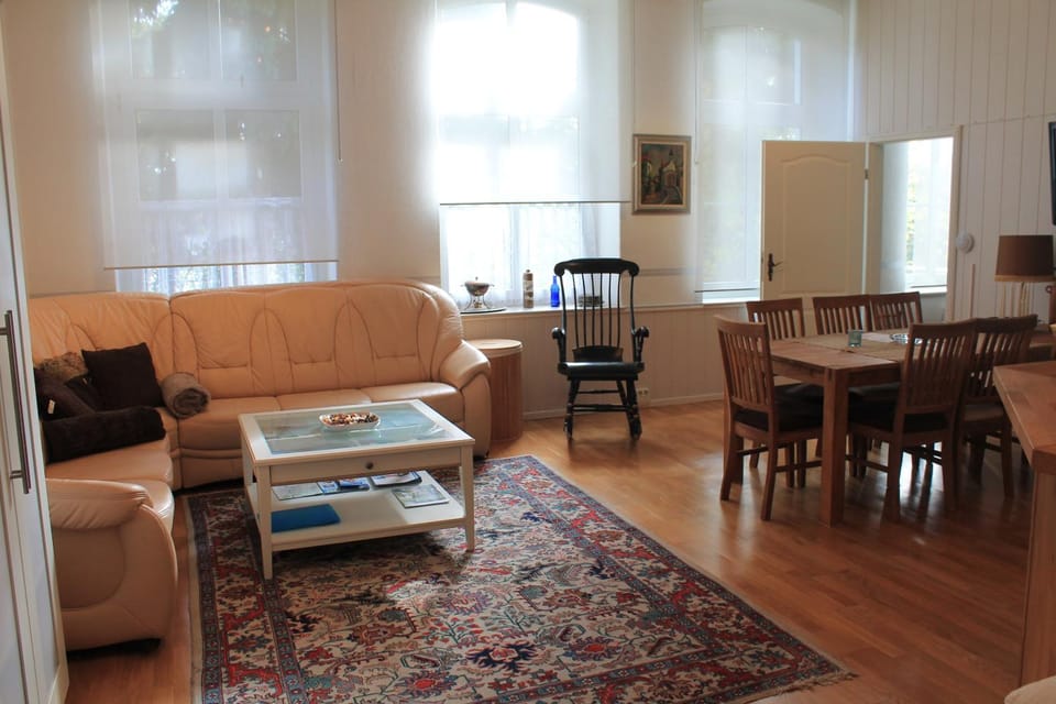 TV and multimedia, Living room, Dining area