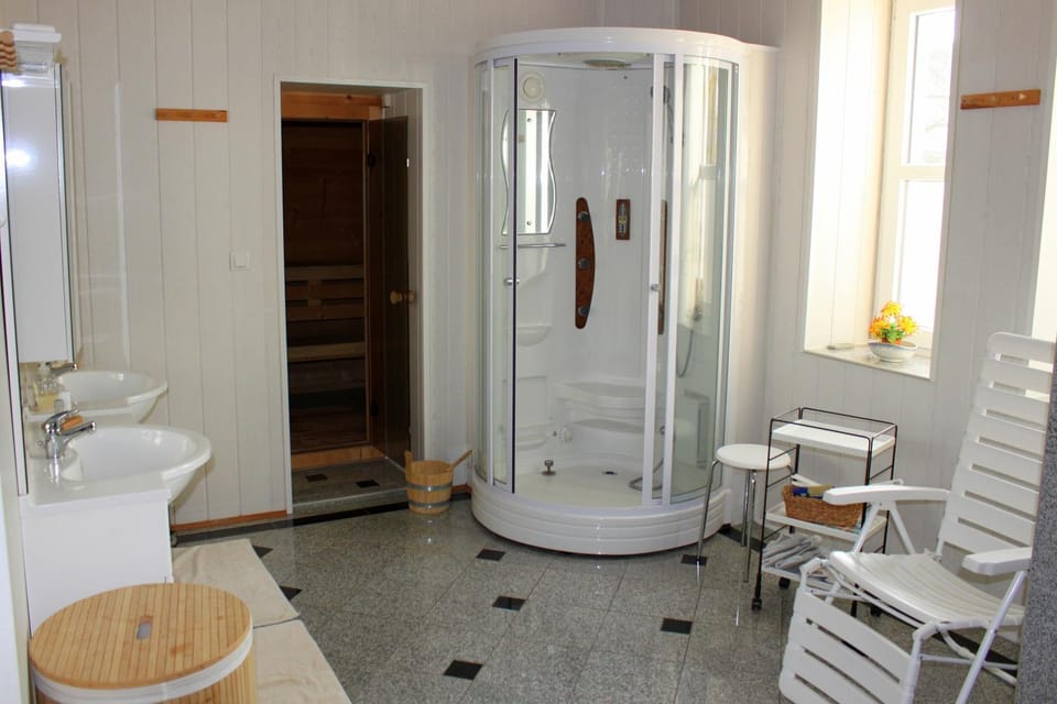 Shower, Bathroom, Area and facilities