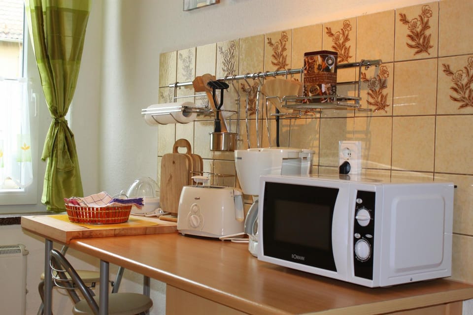 Coffee/tea facilities, Kitchen or kitchenette, Dining area