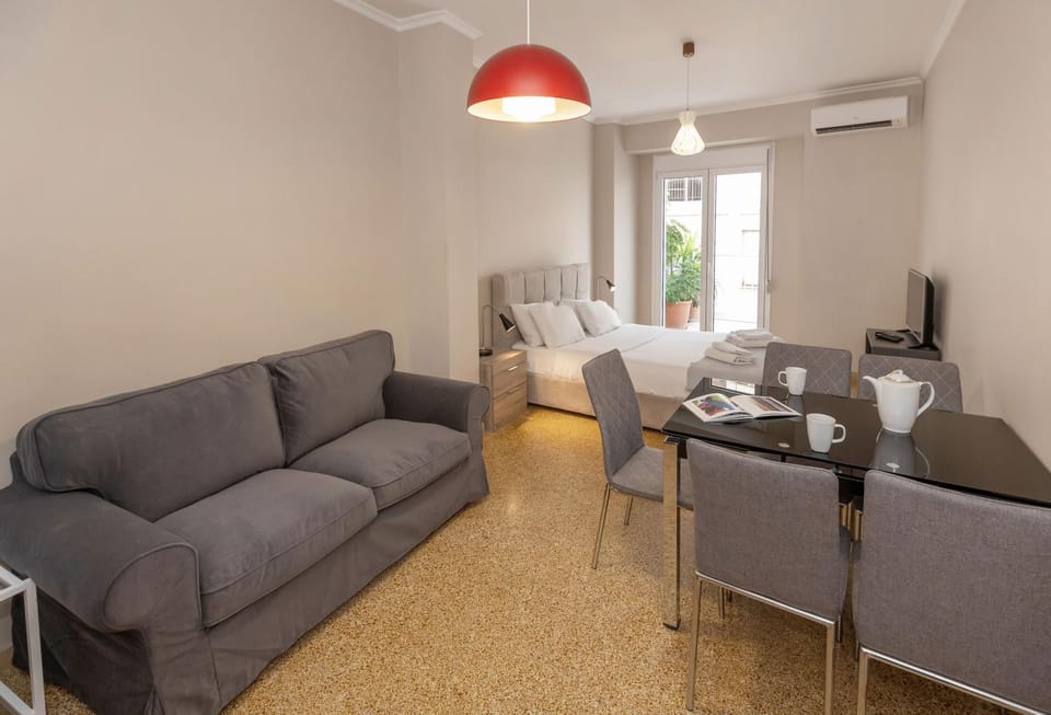 TV and multimedia, Living room, Seating area, Dining area, air conditioner