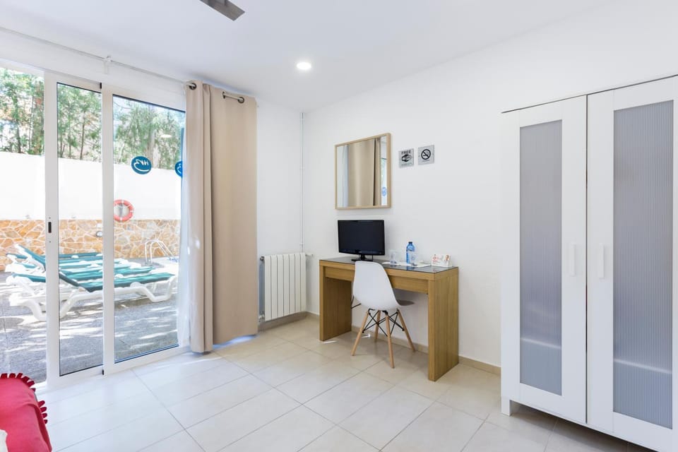 TV and multimedia, Balcony/Terrace, Seating area