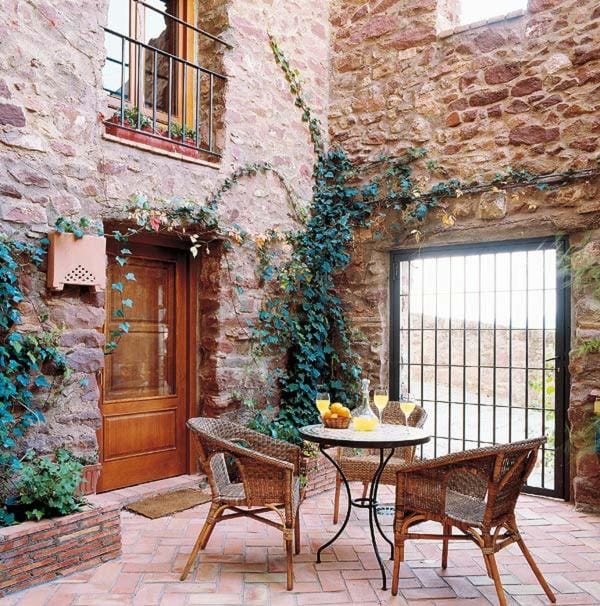 El Jardín Vertical Country House in Valencian Community