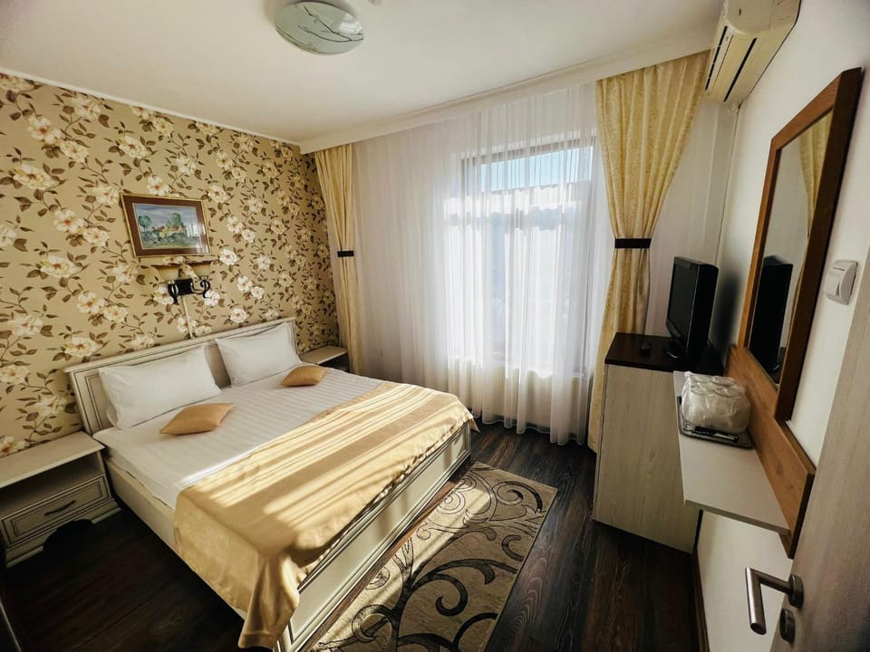 Bedroom, air conditioner
