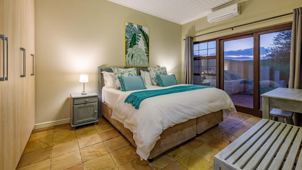 Bed, Photo of the whole room, Bedroom, air conditioner