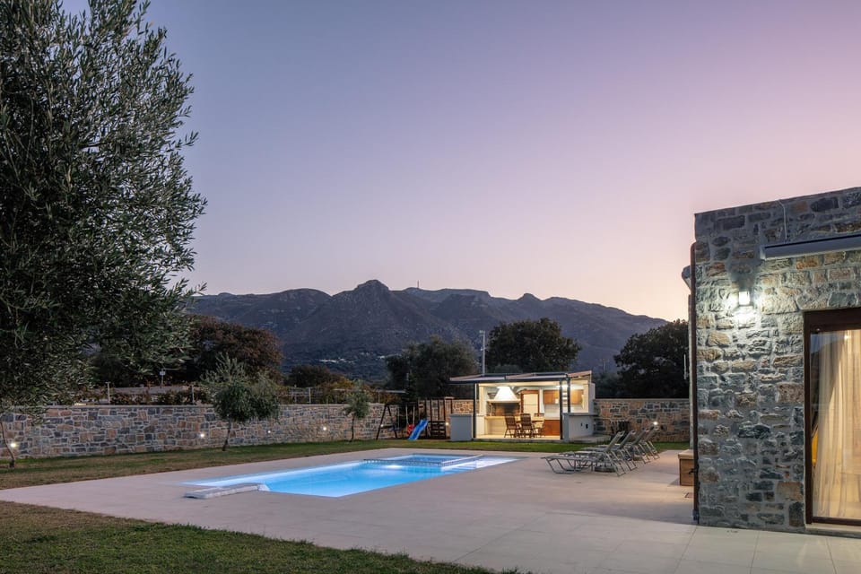 Property building, BBQ facilities, Swimming pool