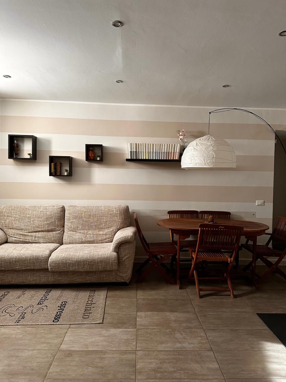 Communal lounge/ TV room, Library, Living room, Seating area