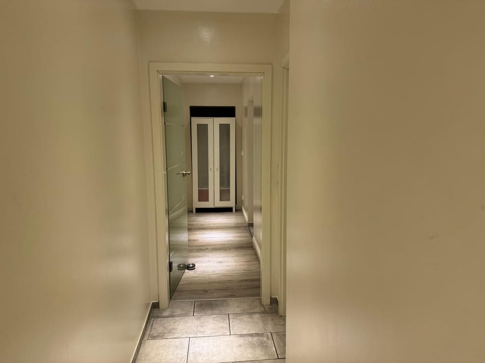 Facade/entrance, wardrobe