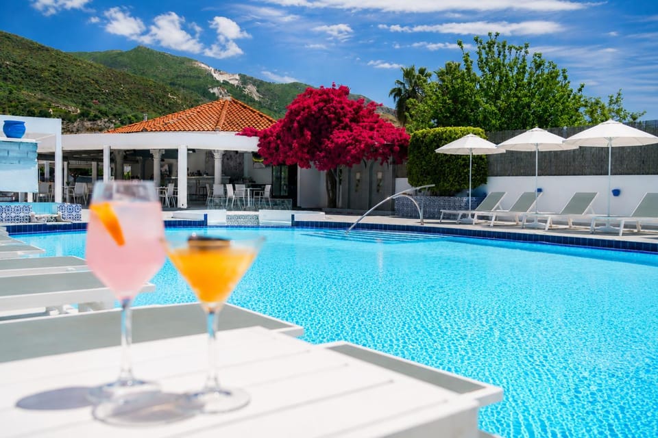 Property building, Lounge or bar, Swimming pool