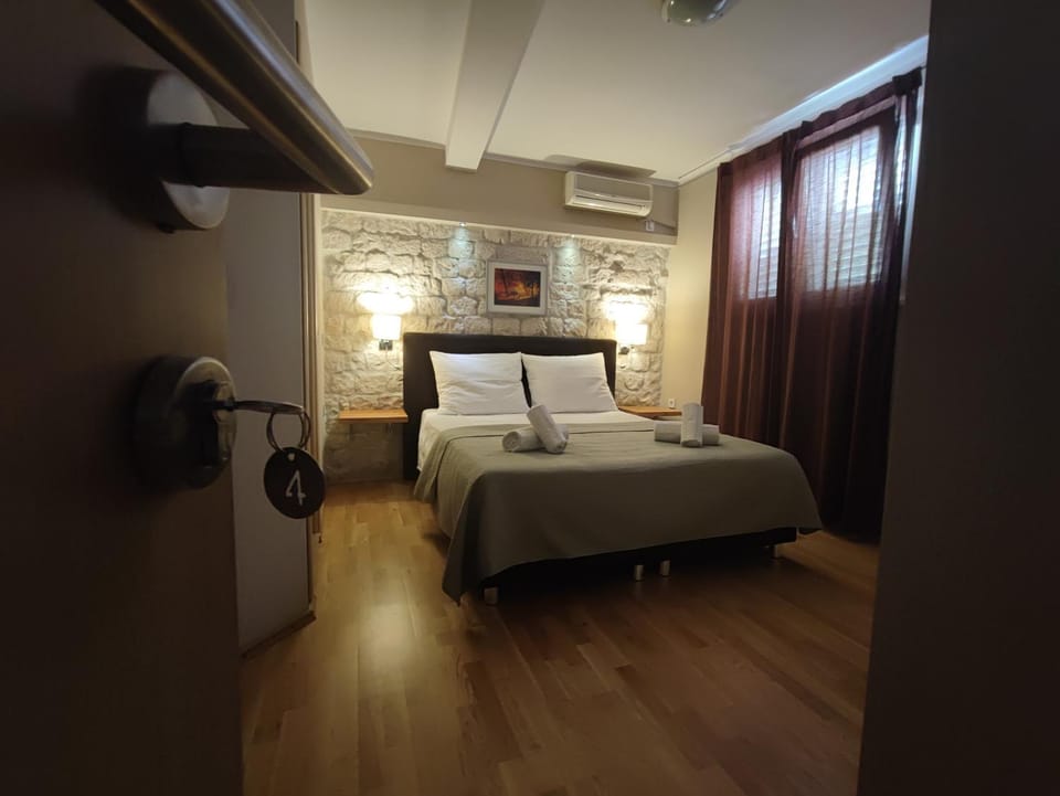 Bed, Photo of the whole room, Bedroom, air conditioner
