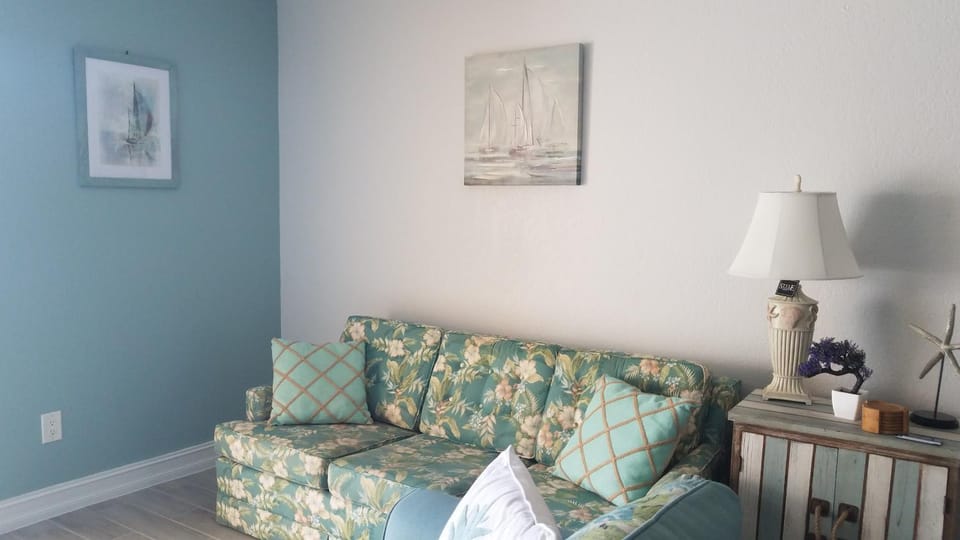 2BR/1BA Vacation Rental - Sienna Park Apartment in Gulf Gate Estates