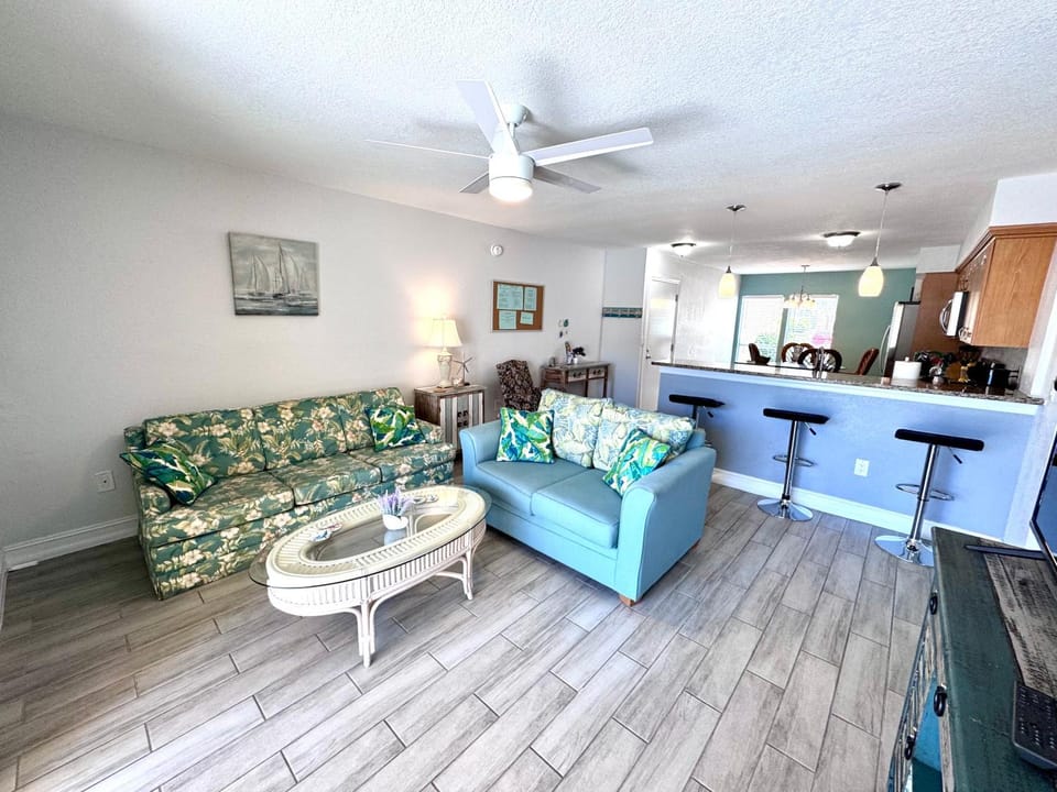 2BR/1BA Vacation Rental - Sienna Park Apartment in Gulf Gate Estates