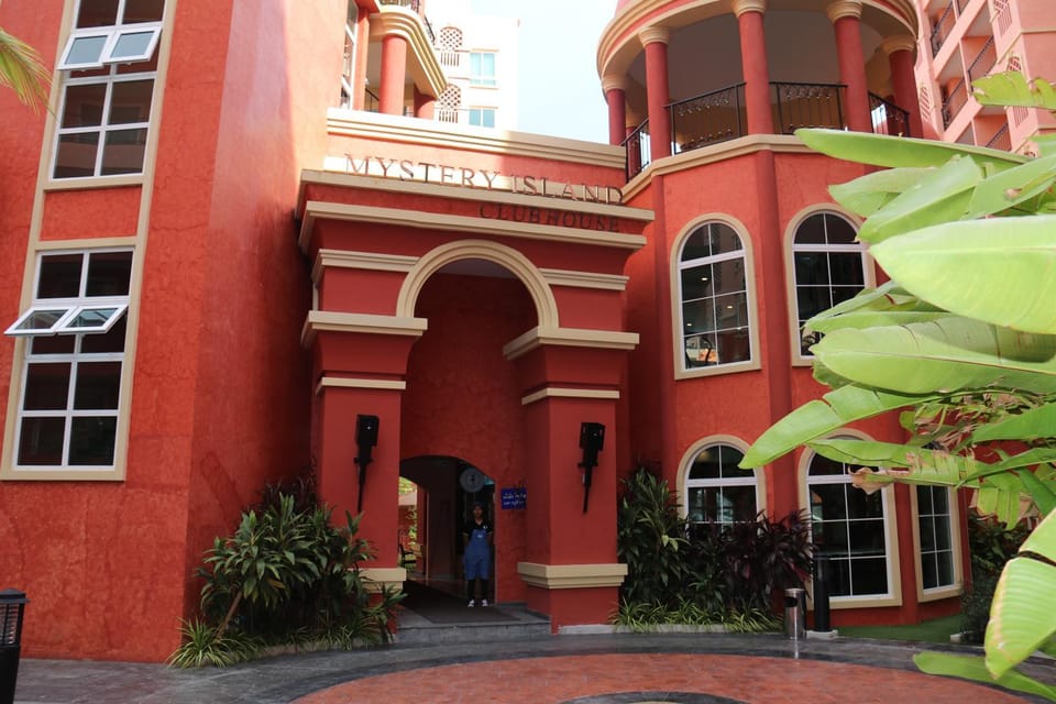 Facade/entrance