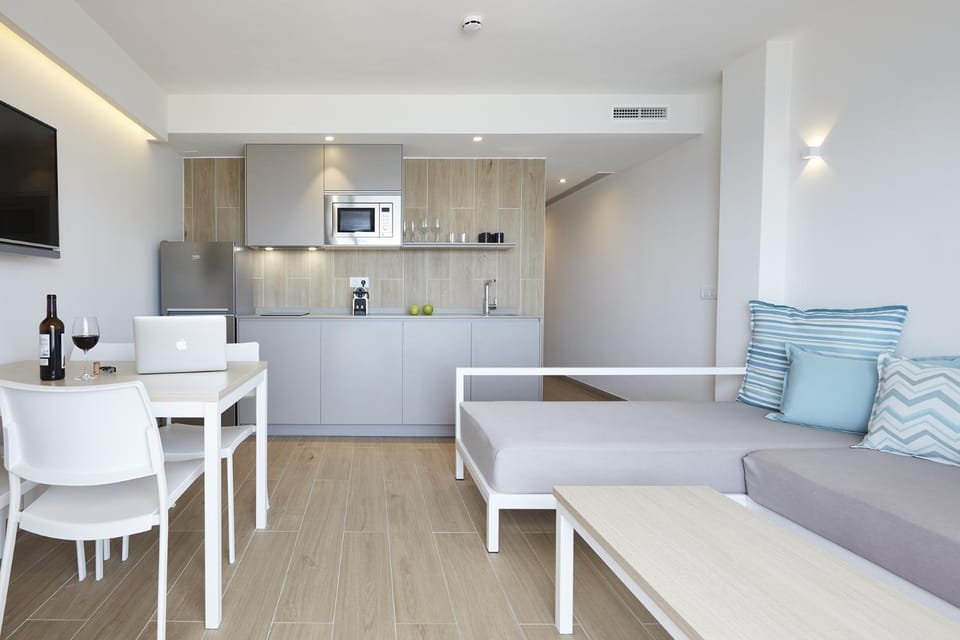 Kitchen or kitchenette, Living room, Dining area