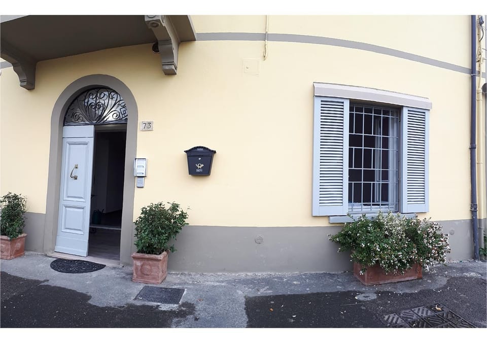 Property building, Facade/entrance