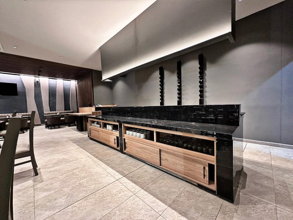 Restaurant/places to eat, Kitchen or kitchenette