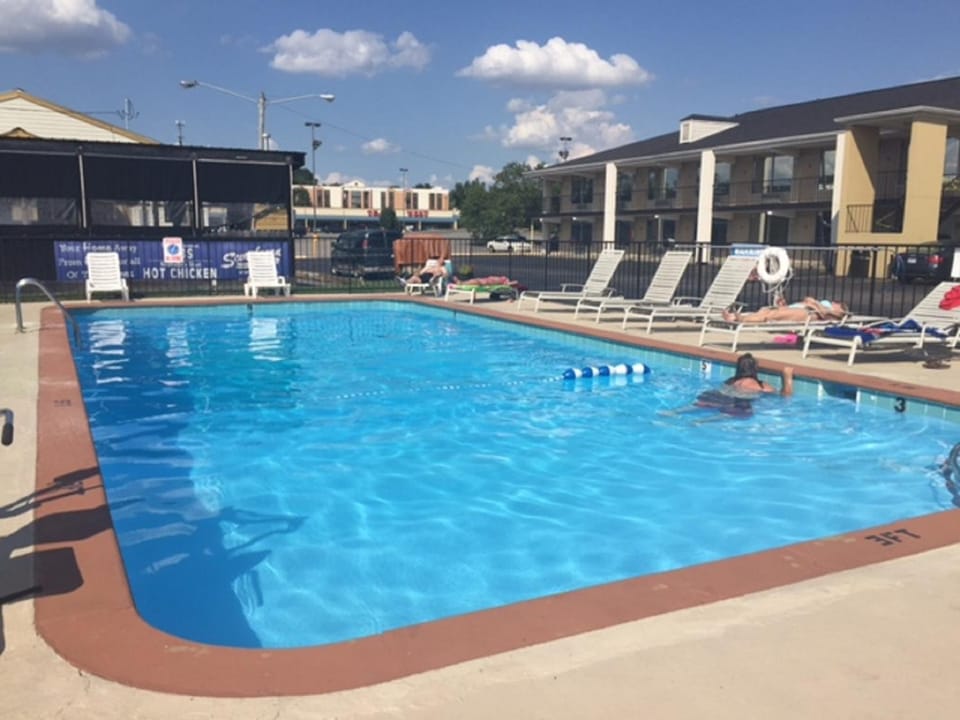Day, Swimming pool