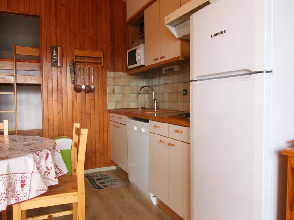 Studio 4 pers, 28m², Alpe d'Huez - Proche pistes et commerces, balcon sud, casier à skis - FR-1-405-30 Apartment in Huez