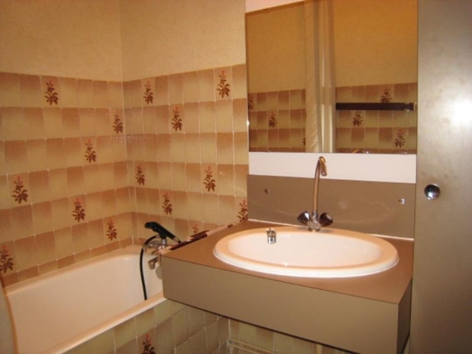 Studio cosy pour 4 pers, centre Alpe d'Huez, proche pistes, animaux OK, terrasse sud - FR-1-405-48 Apartment in Huez