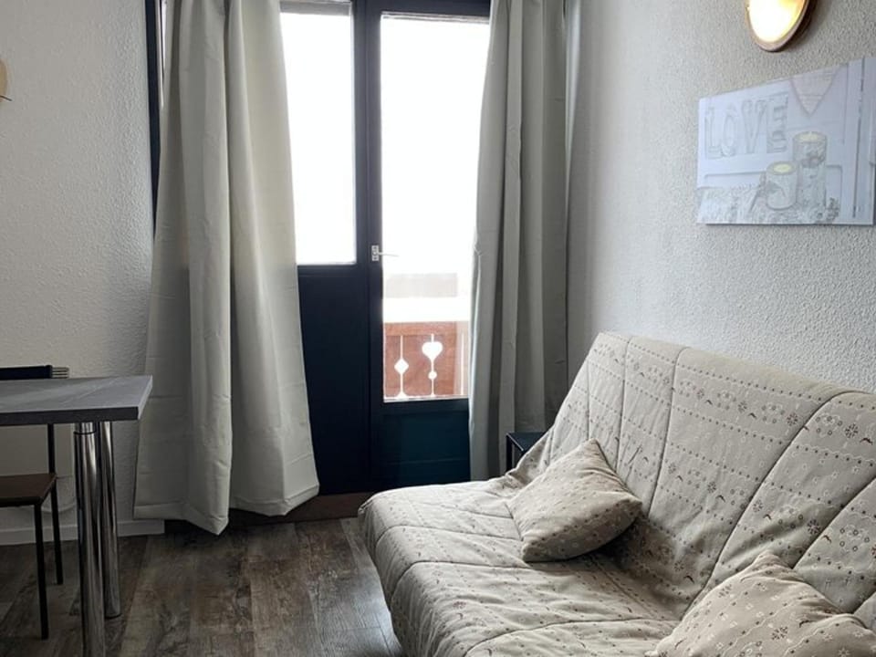 Appartement cosy 4 pers. avec balcon sud, proche commerces et remontées, L'Alpe d'Huez - FR-1-405-61 Apartment in Huez