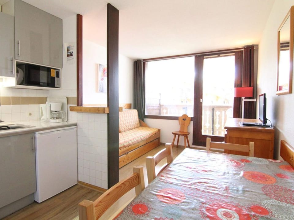 Appartement cosy 6 pers. avec balcon, proche pistes et commerces - Alpe d'Huez - FR-1-405-99 Apartment in Huez