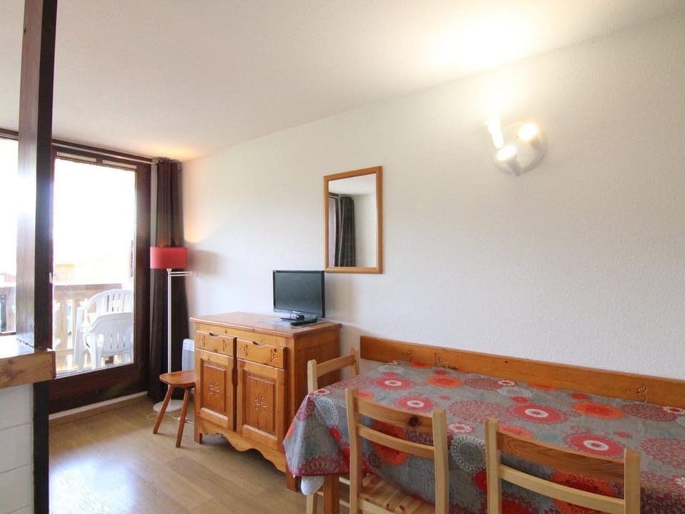 Appartement cosy 6 pers. avec balcon, proche pistes et commerces - Alpe d'Huez - FR-1-405-99 Apartment in Huez