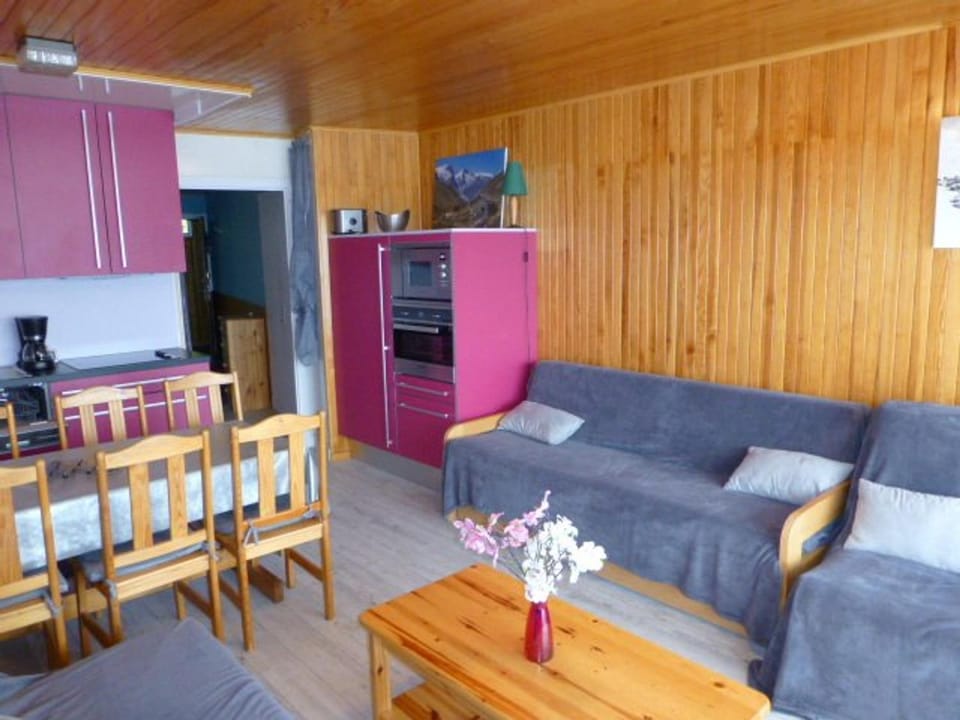 Studio Confort 37m² - Huez, 4 Pers, Balcon Sud, Proche Pistes et Centre - FR-1-405-35 Apartment in Huez