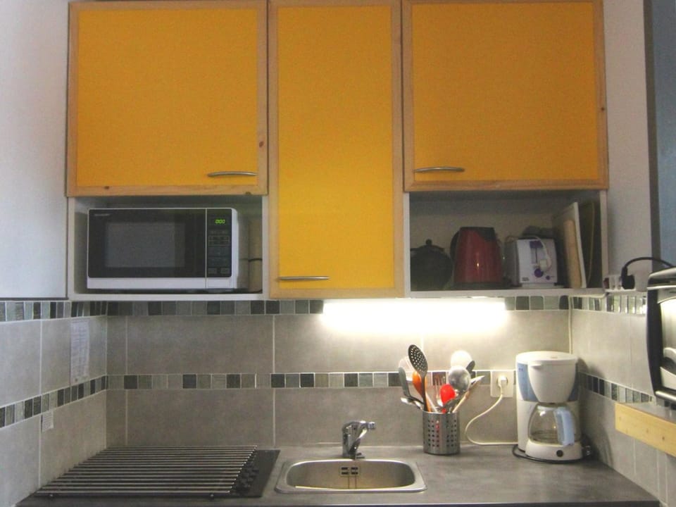 Studio cosy pour 5 pers. à 100m des pistes - Balcon sud, animaux acceptés, près commerces - Alpe d'Huez - FR-1-405-64 Apartment in Huez