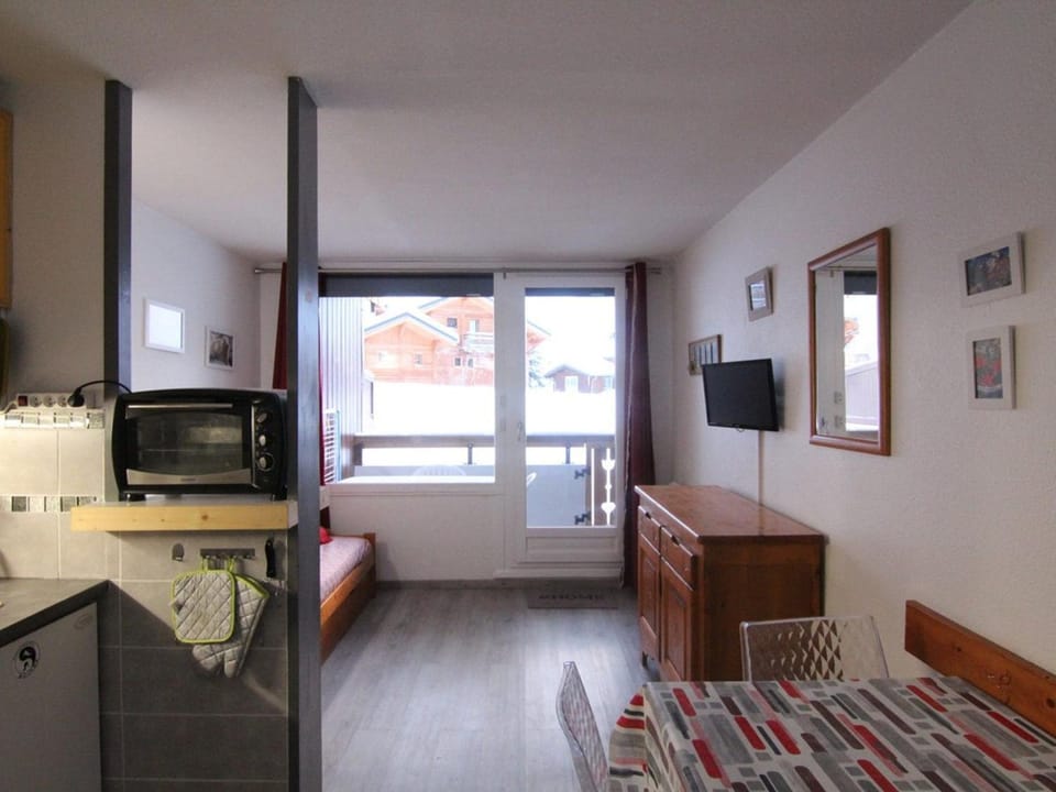 Studio cosy pour 5 pers. à 100m des pistes - Balcon sud, animaux acceptés, près commerces - Alpe d'Huez - FR-1-405-64 Apartment in Huez