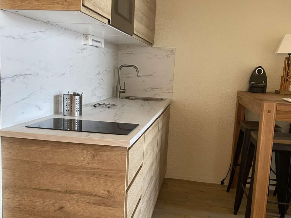 Appartement 4 pers, balcon sud, quartier Passeaux - Alpe d'Huez - FR-1-405-111 Apartment in Huez