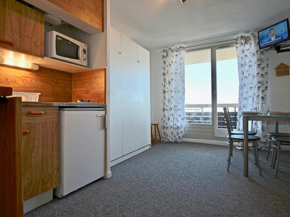 Studio cabine 5 personnes proche pistes, belle vue Sud-Ouest - FR-1-340-65 Cabin in Provence-Alpes-Côte d'Azur