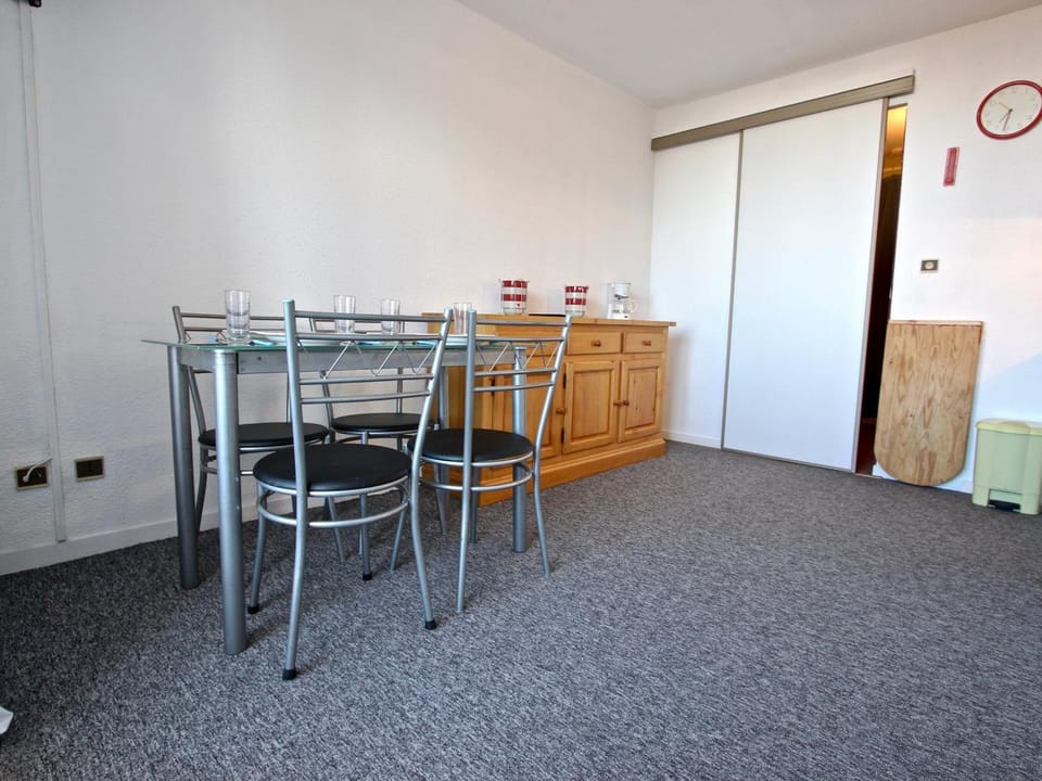 Studio cabine 5 personnes proche pistes, belle vue Sud-Ouest - FR-1-340-65 Cabin in Provence-Alpes-Côte d'Azur