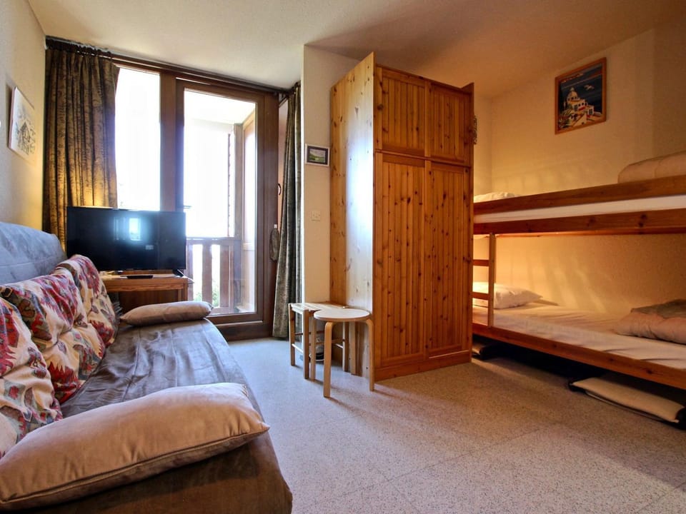 Studio cabine 4 places au pied des pistes, vue vallée - FR-1-340-95 Cabin in Provence