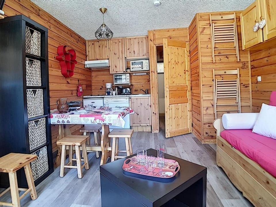 Studio rénové au centre, balcon, près des remontées - FR-1-344-607 Apartment in Les Allues