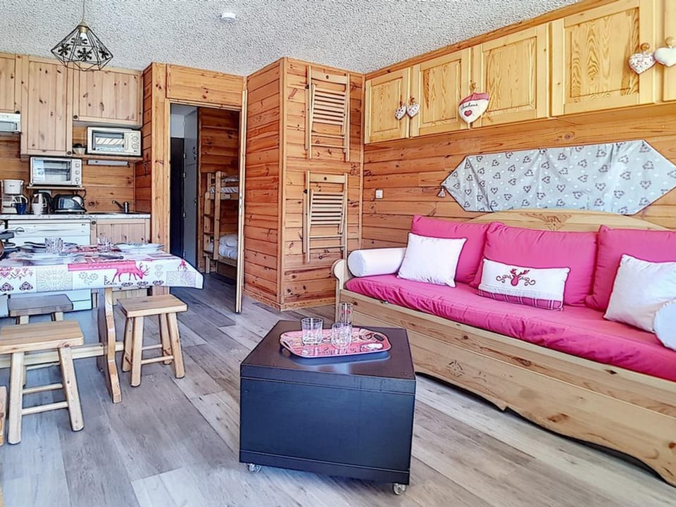 Studio rénové au centre, balcon, près des remontées - FR-1-344-607 Apartment in Les Allues