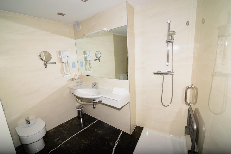 Bathroom, Facility for disabled guests