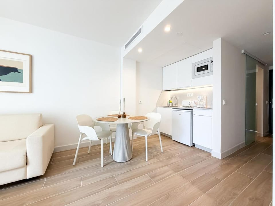 Kitchen or kitchenette, Living room