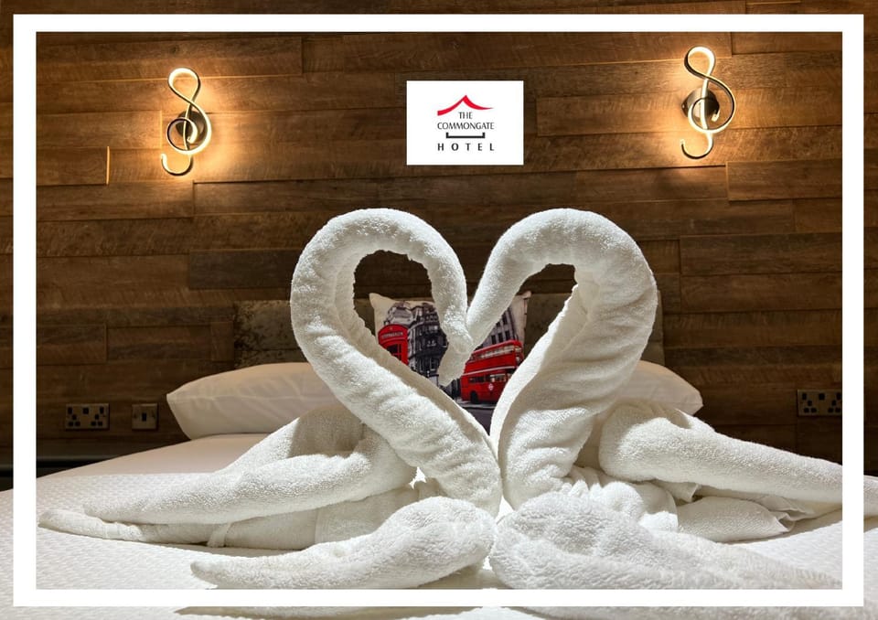 Bed, towels