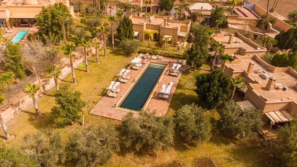 Property building, Natural landscape, Bird's eye view, Garden, Swimming pool