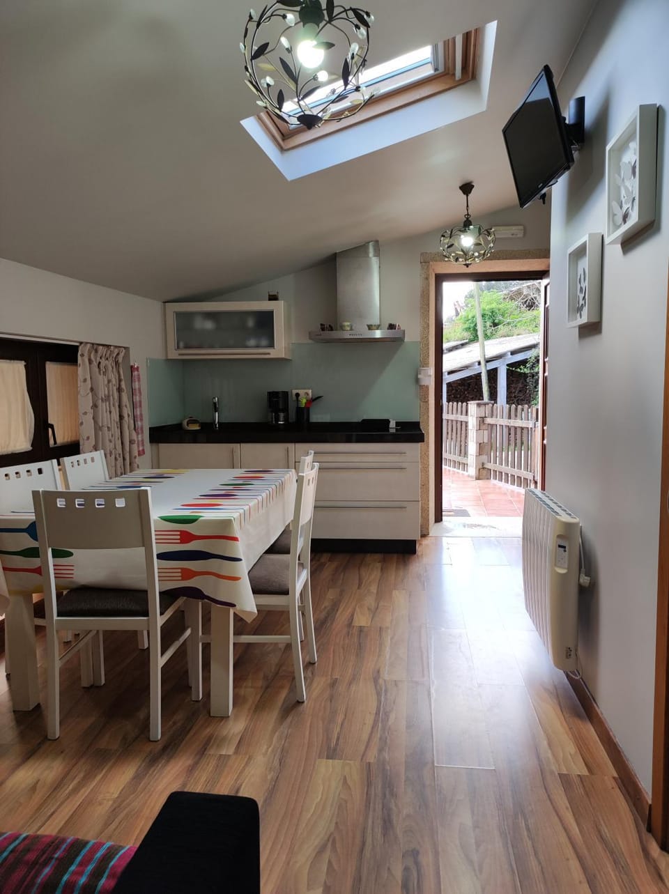 Kitchen or kitchenette, Living room, minibar, pet friendly, stove