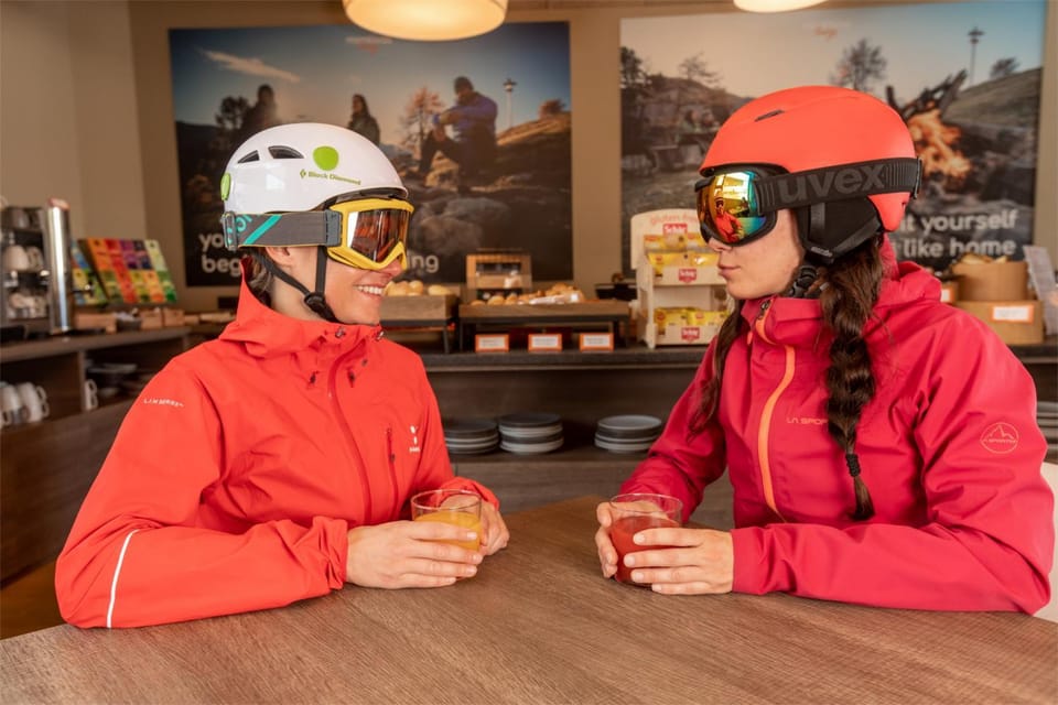 Staff, Restaurant/places to eat, Winter, Skiing, Lounge or bar, On site, Area and facilities, Continental breakfast, American breakfast, Drinks, Non alcoholic drinks, group of guests, Family